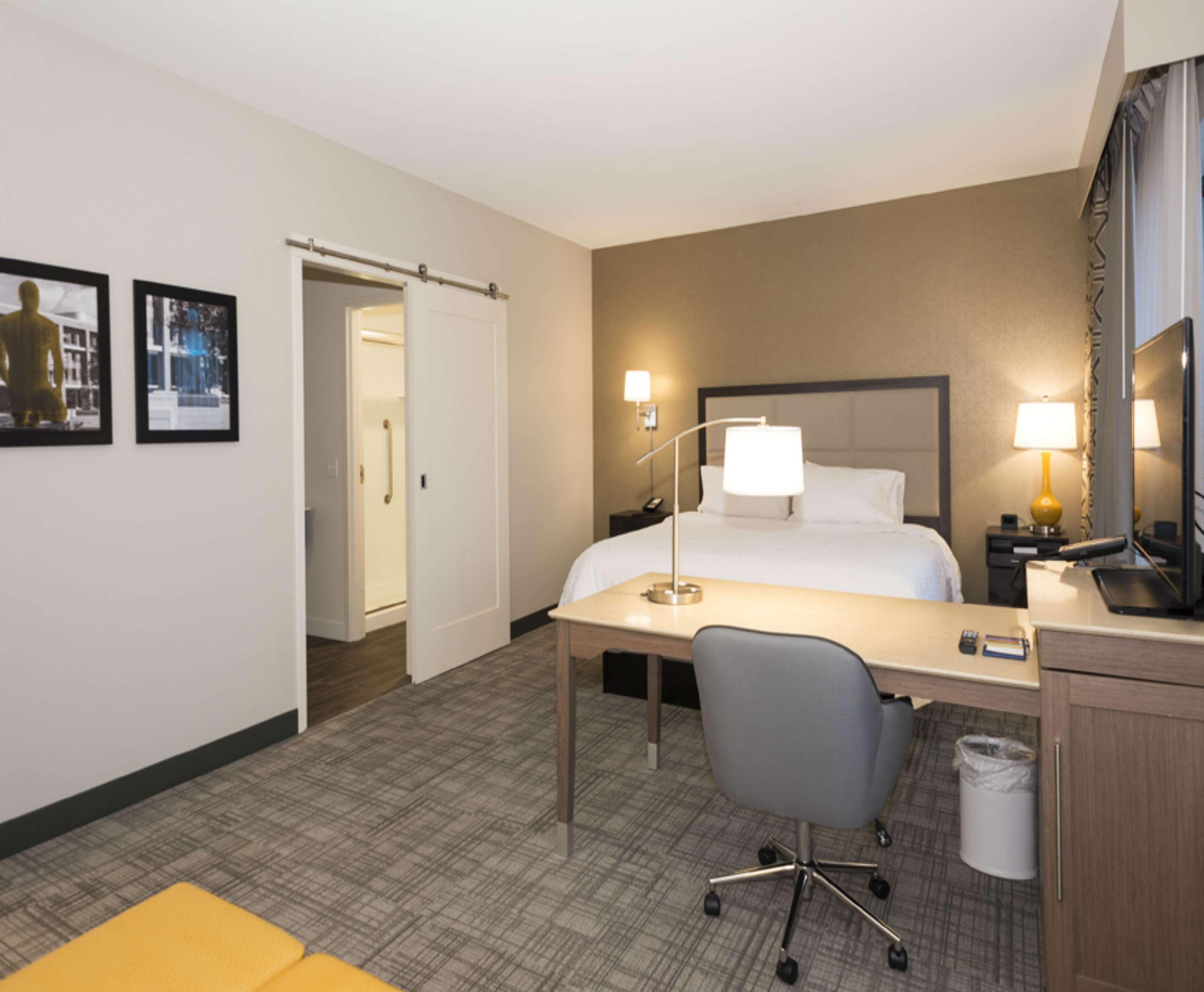 Hampton Inn And Suites Minneapolis University Area, Mn Exterior photo