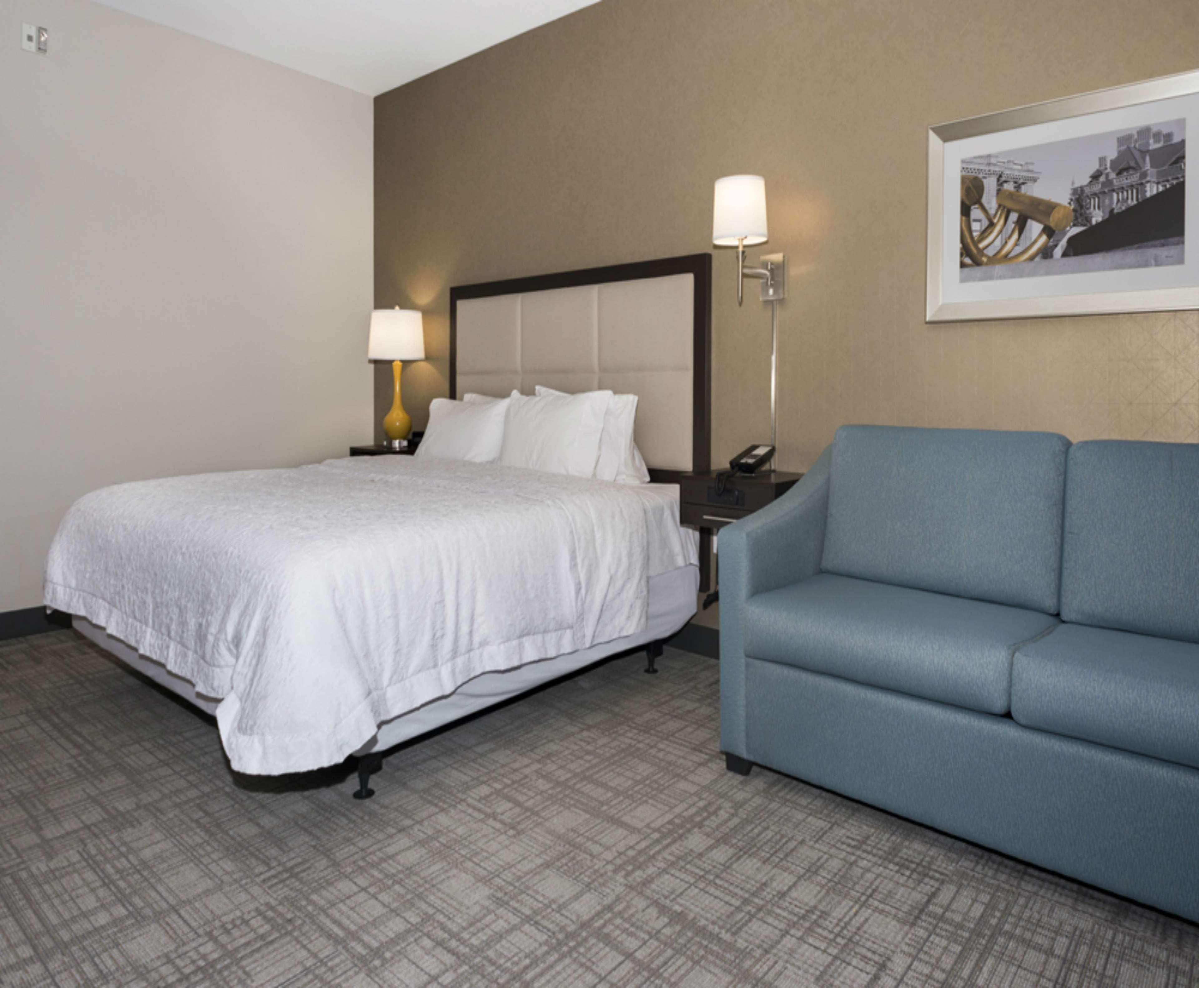 Hampton Inn And Suites Minneapolis University Area, Mn Exterior photo