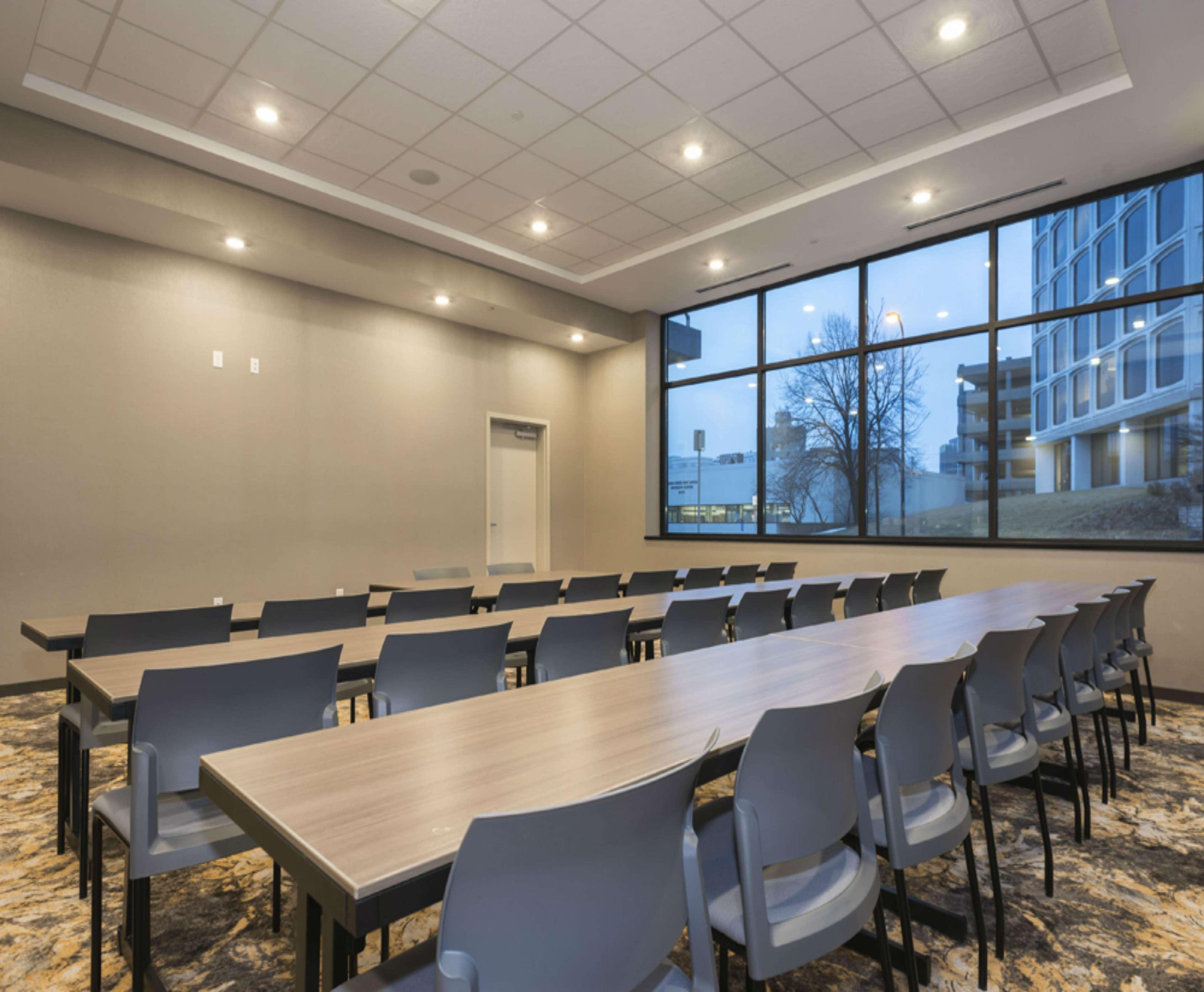 Hampton Inn And Suites Minneapolis University Area, Mn Exterior photo