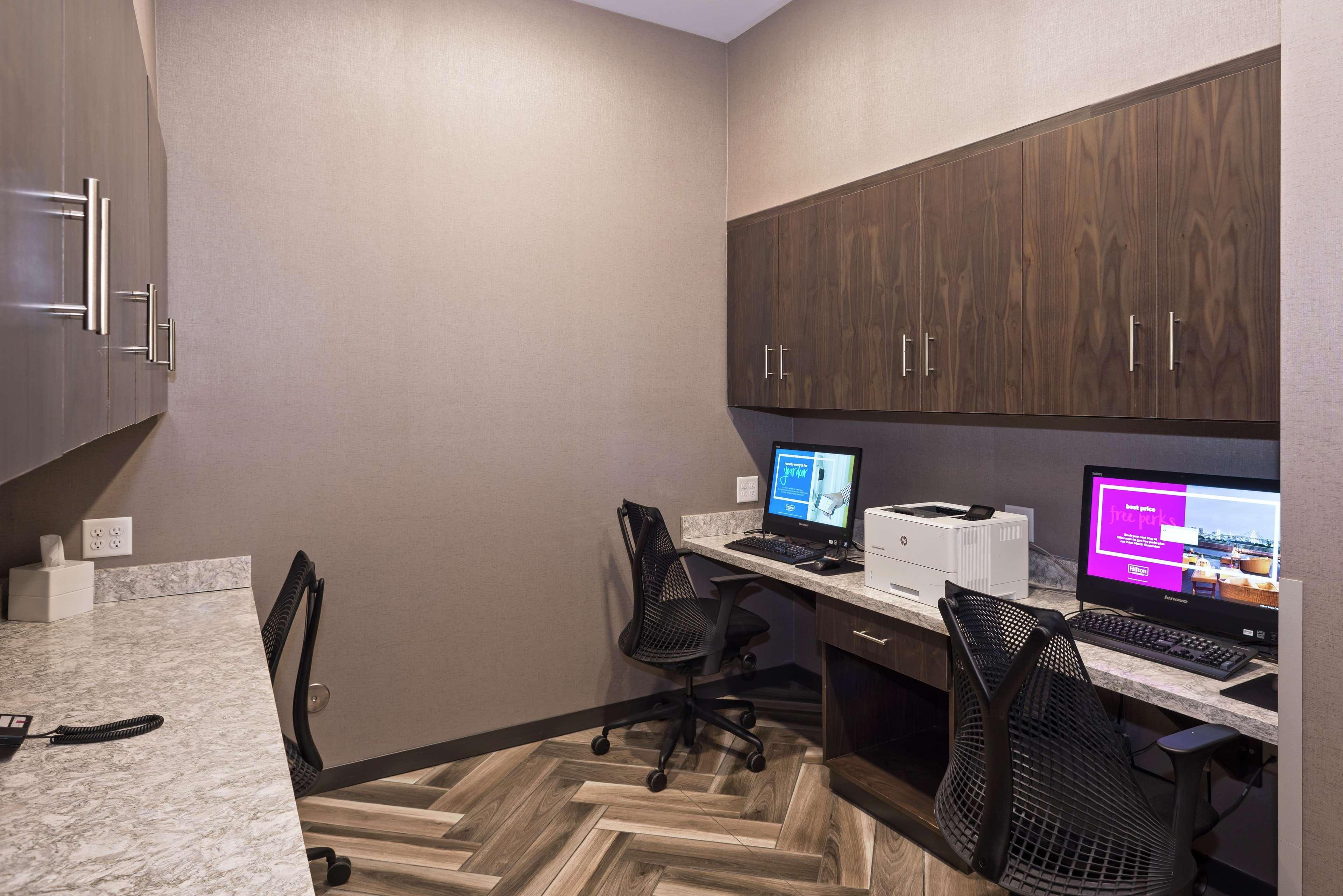 Hampton Inn And Suites Minneapolis University Area, Mn Exterior photo