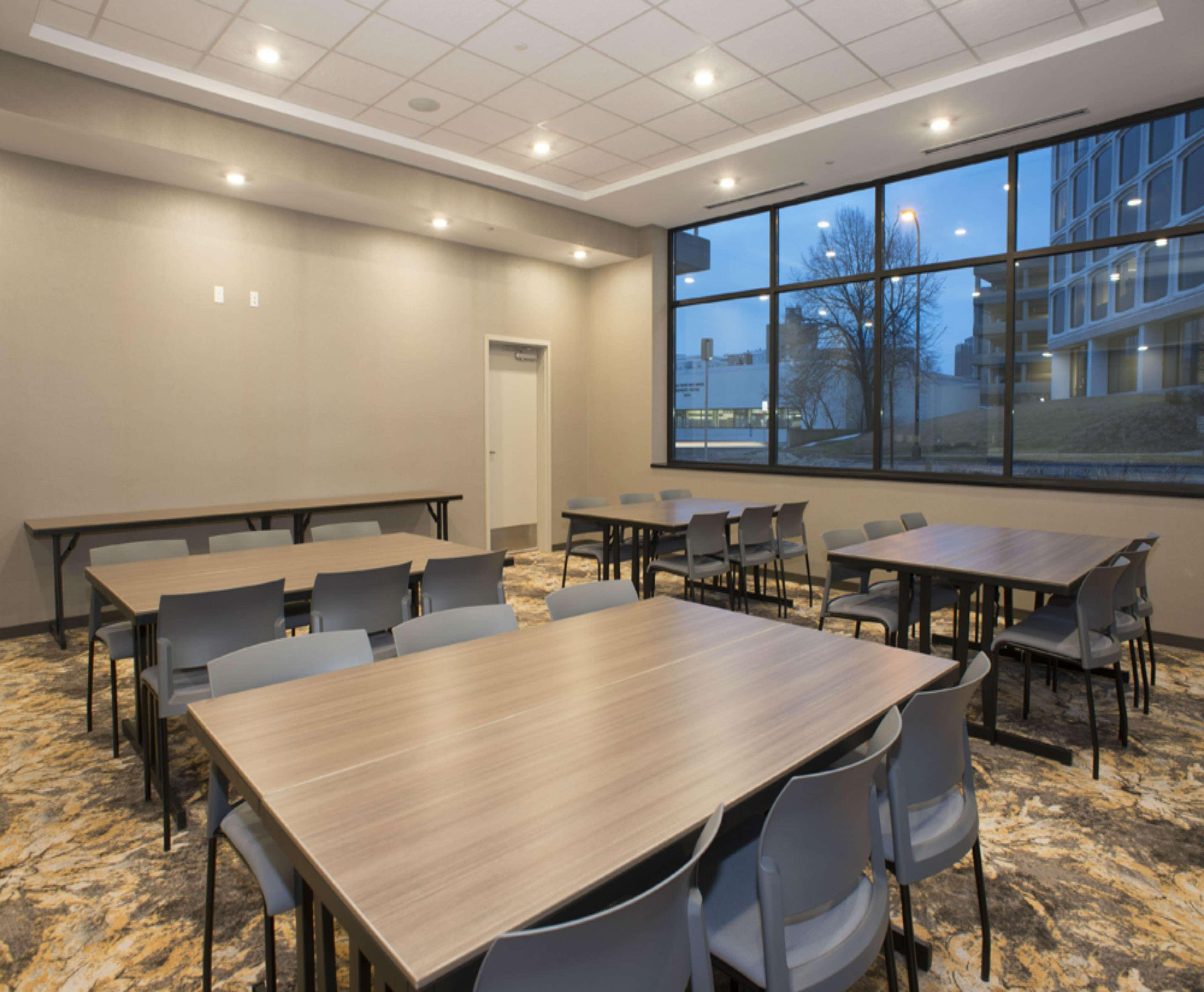 Hampton Inn And Suites Minneapolis University Area, Mn Exterior photo