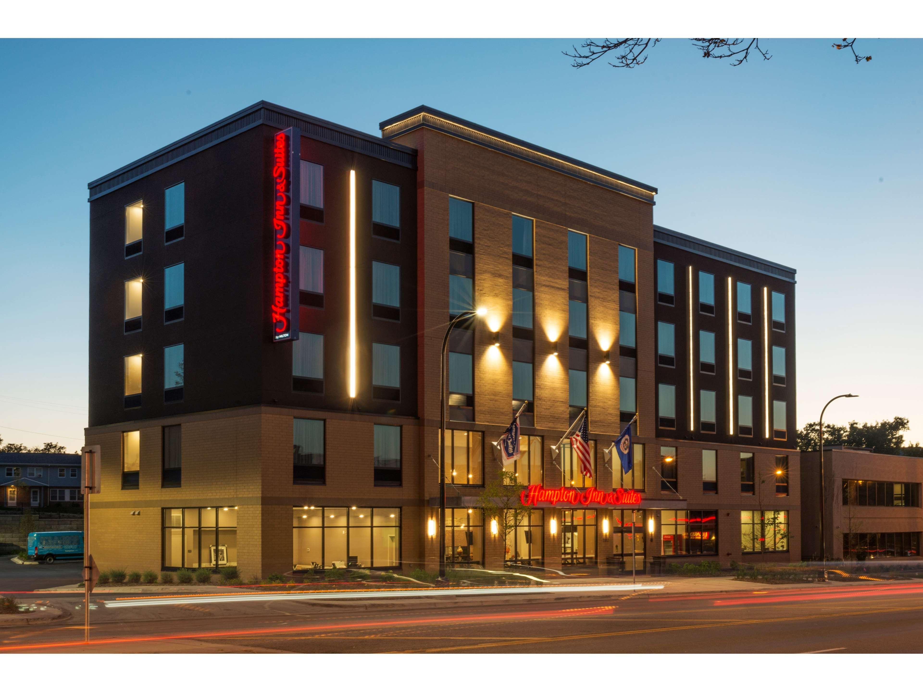 Hampton Inn And Suites Minneapolis University Area, Mn Exterior photo