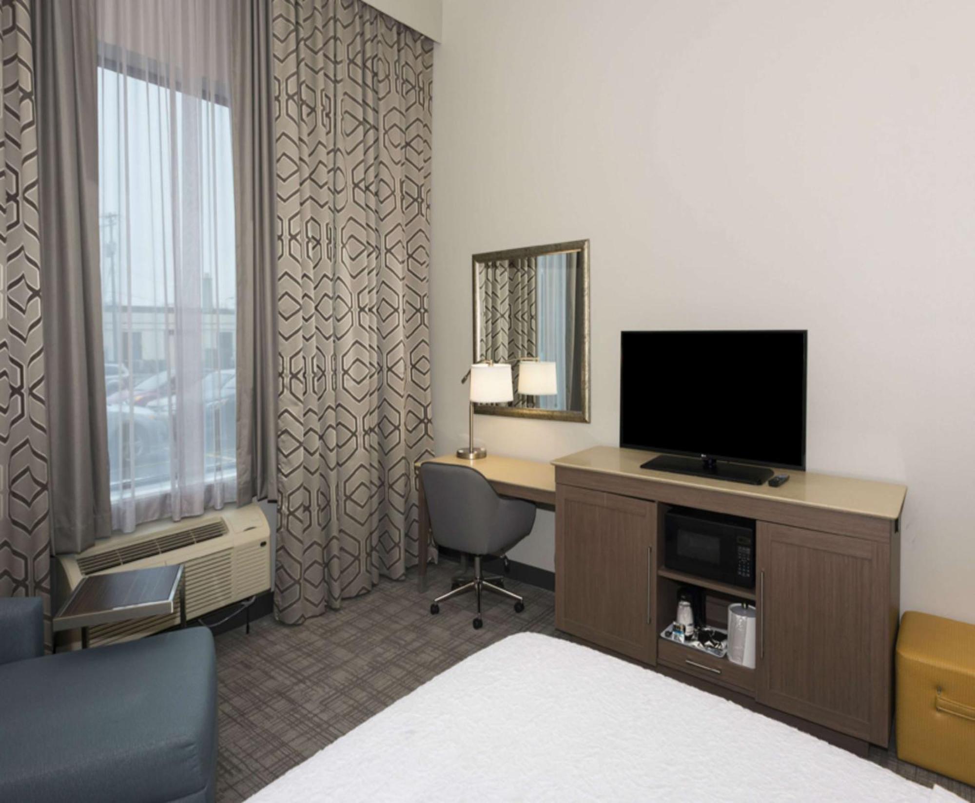 Hampton Inn And Suites Minneapolis University Area, Mn Exterior photo
